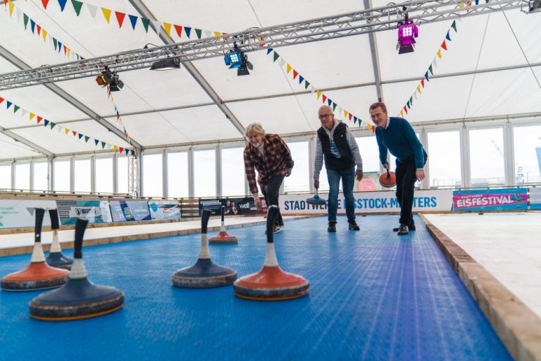 Das Stadtwerke Eisfestival in Kiel eröffnet am 15.11.2023